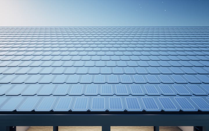 Ardoises solaires photovoltaïques posées sur un toit