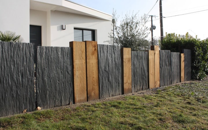 Clôture en palis d'ardoise et bois