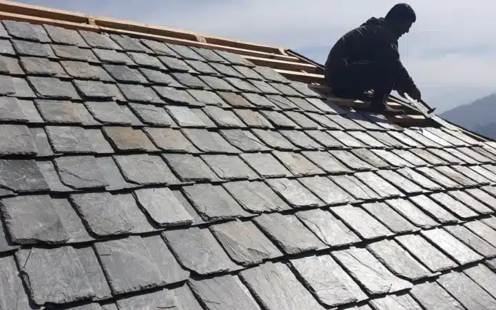 Étanchéité d'une toiture en ardoise