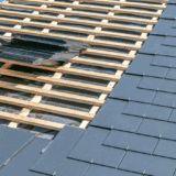 Pose d'ardoise sur liteaux ou volige