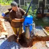 Pompe de relevage professionnelle installé dans un jardin par un artisan